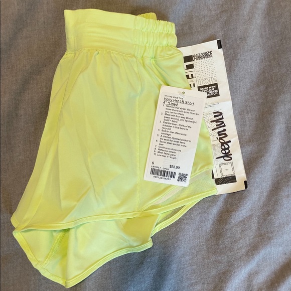 Lululemon Hotty Hot Low Rise Short 4" - Picture 2 of 3